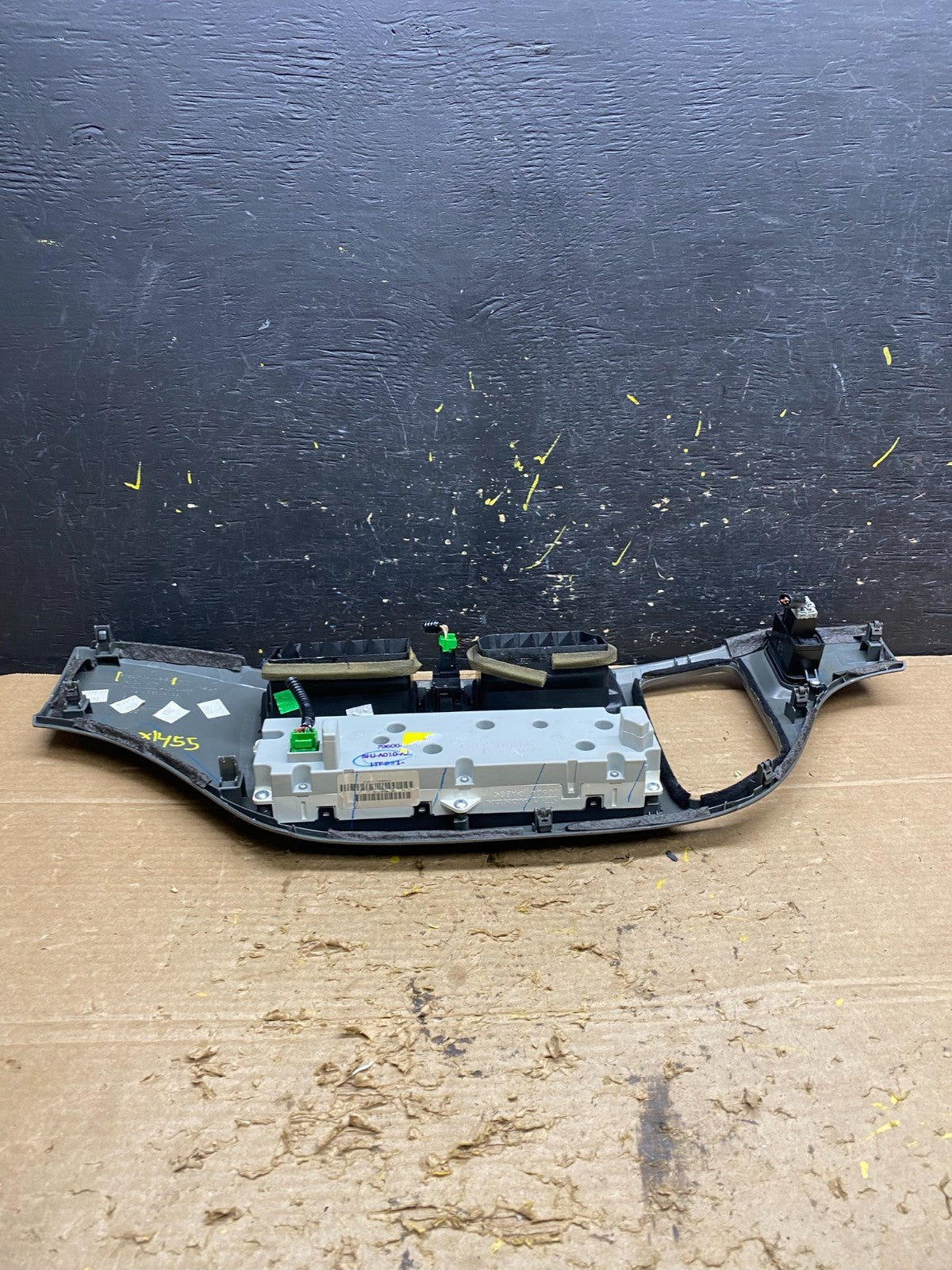 2005 to 2010 Honda Odyssey  Radio Climate Control Dash Trim Bezel X1455 DG4