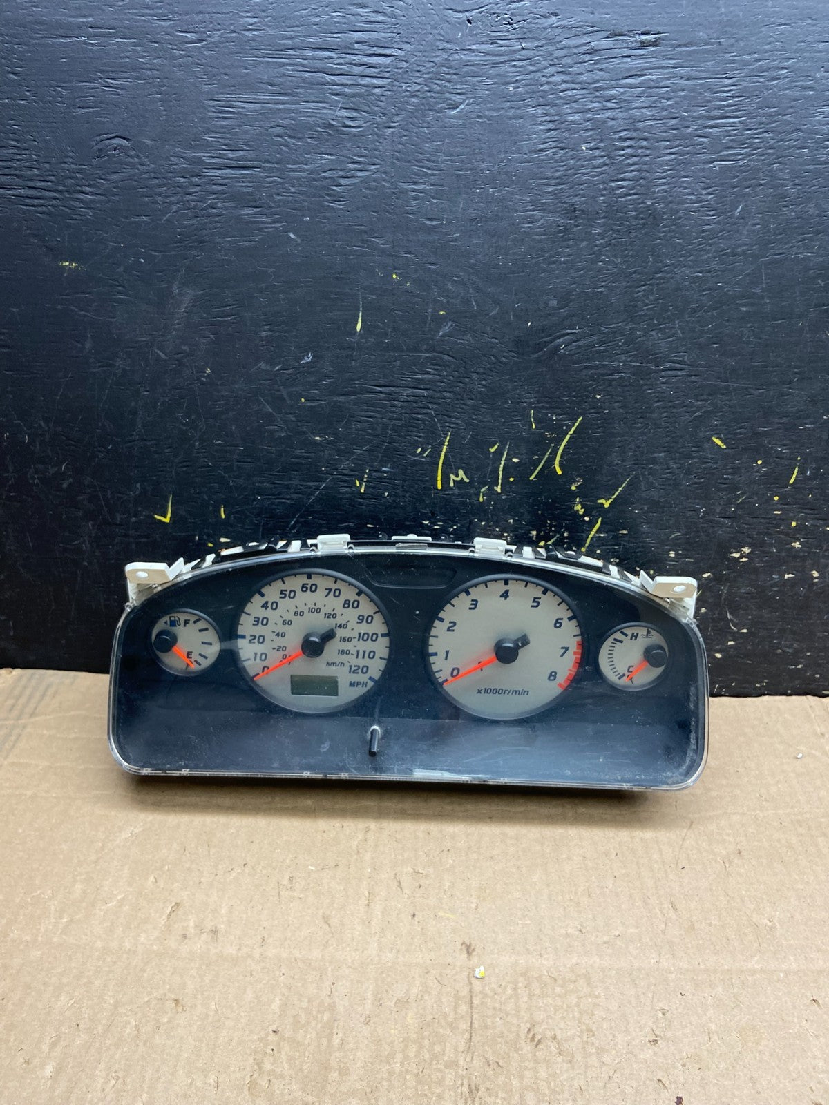 2001 to 2003 Nissan Pathfinder Speedometer Cluster Gauge Z02640