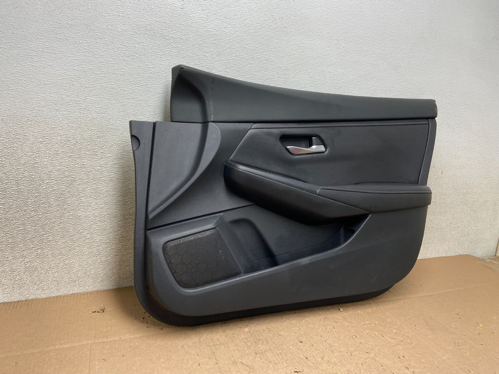 2020 - 2023 Nissan Sentra Front Right Passenger Interior Door Panel OEM Y3195 DG2