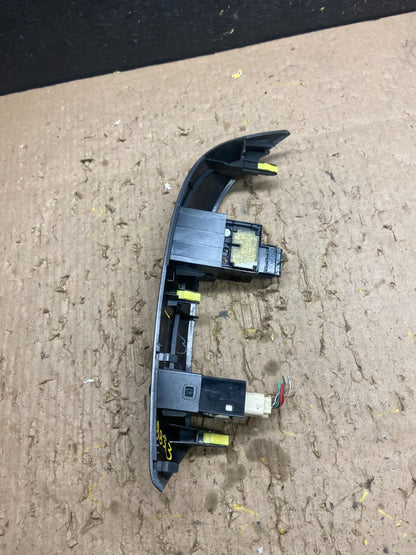 2004 to 2010 Toyota Sienna Left Side Climate Switches Bezel Trim T8833 DG2