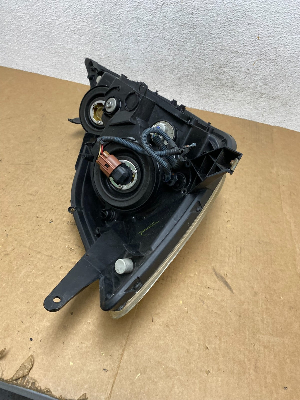 2004-2005 Toyota Sienna Left Driver LH Side Halogen Headlight AE3274 DW8