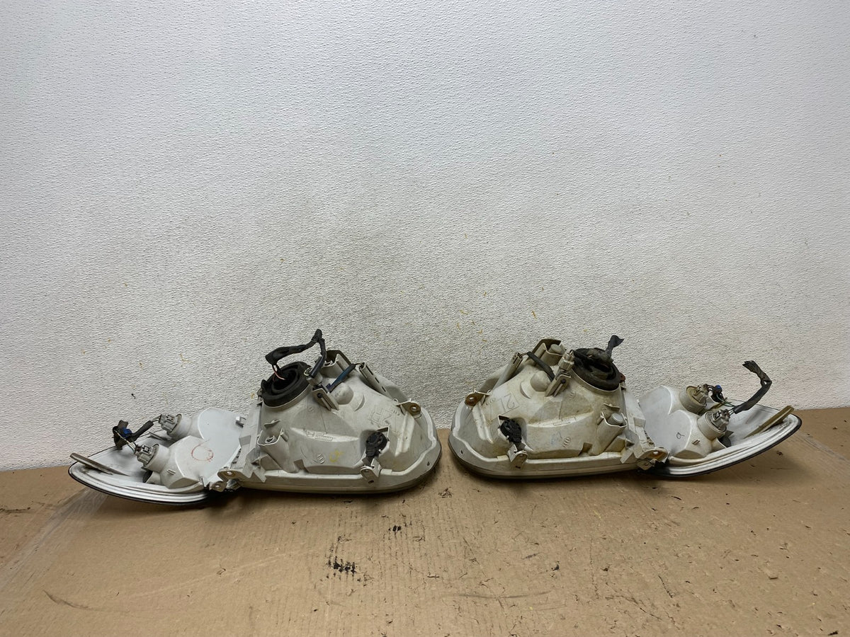 2005-2007 Toyota Sequoia Left+Right Side Halogen Headlights DEPO AH7710 DG6