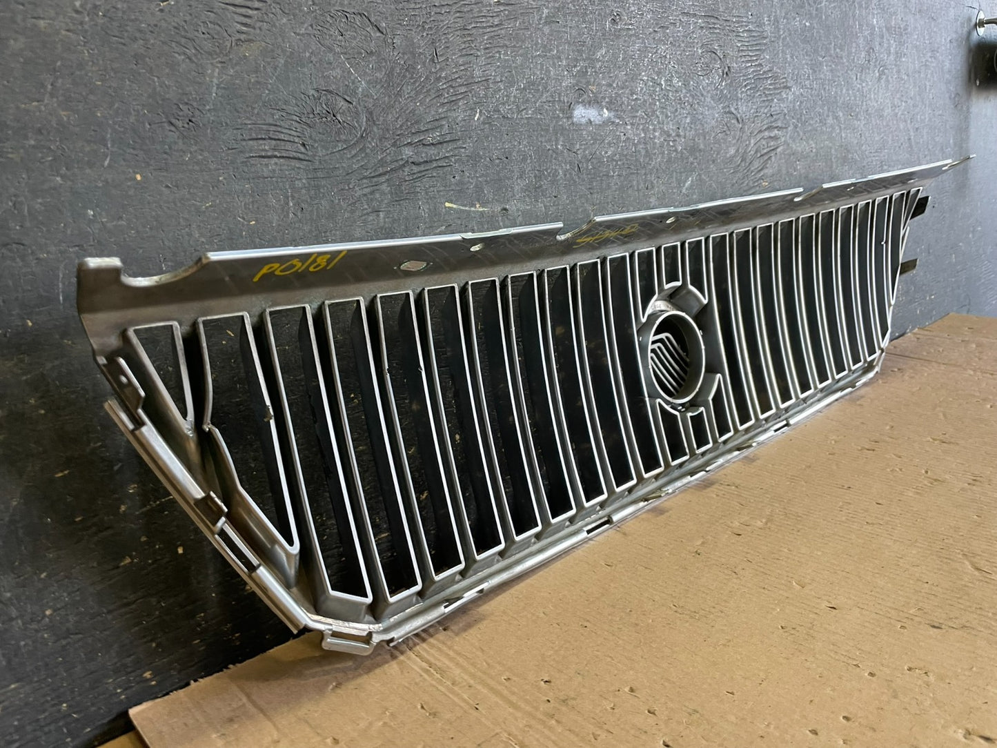 2004 to 2007 Mercury Monterey Front Grill Grille 3F23-17K945 OEM  aa2207 DG7
