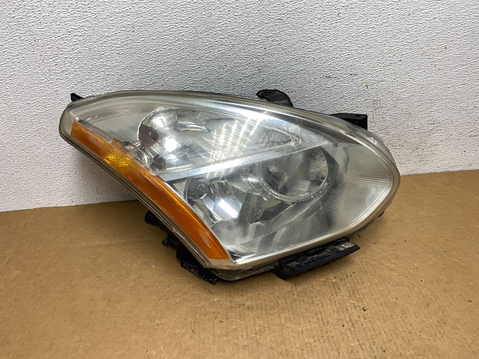 2009-2013 Nissan Rogue Right Passenger Halogen Headlight AD4521 DW0