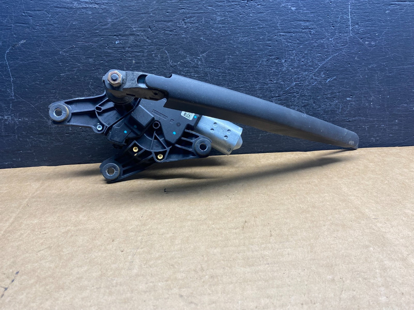 2020 to 2023 Ford Explorer Rear Windshield Wiper Motor ad7517 DG0
