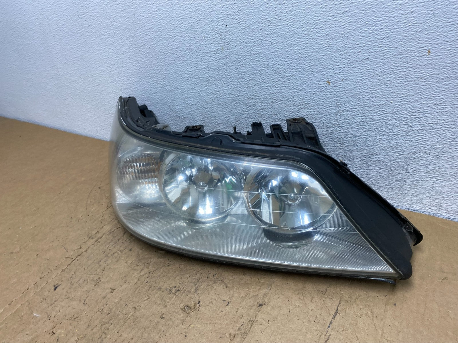 2005 to 2011 Lincoln Town Car Right Passenger Rh Side Headlight AD0691 DW1
