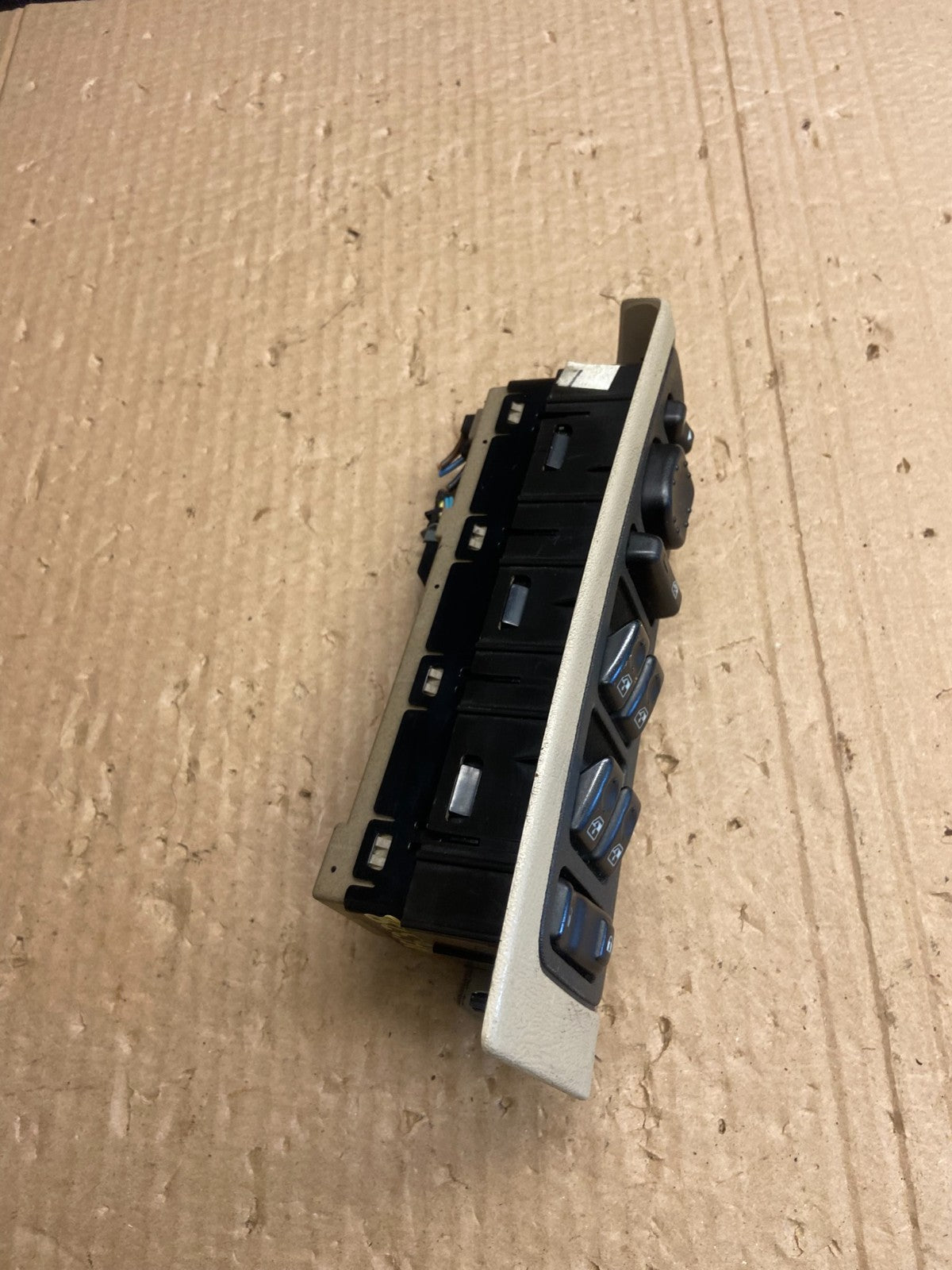 2003 to 2006 Suburban Tahoe Yukon Front Left Driver Window Switch AF6328 DG2
