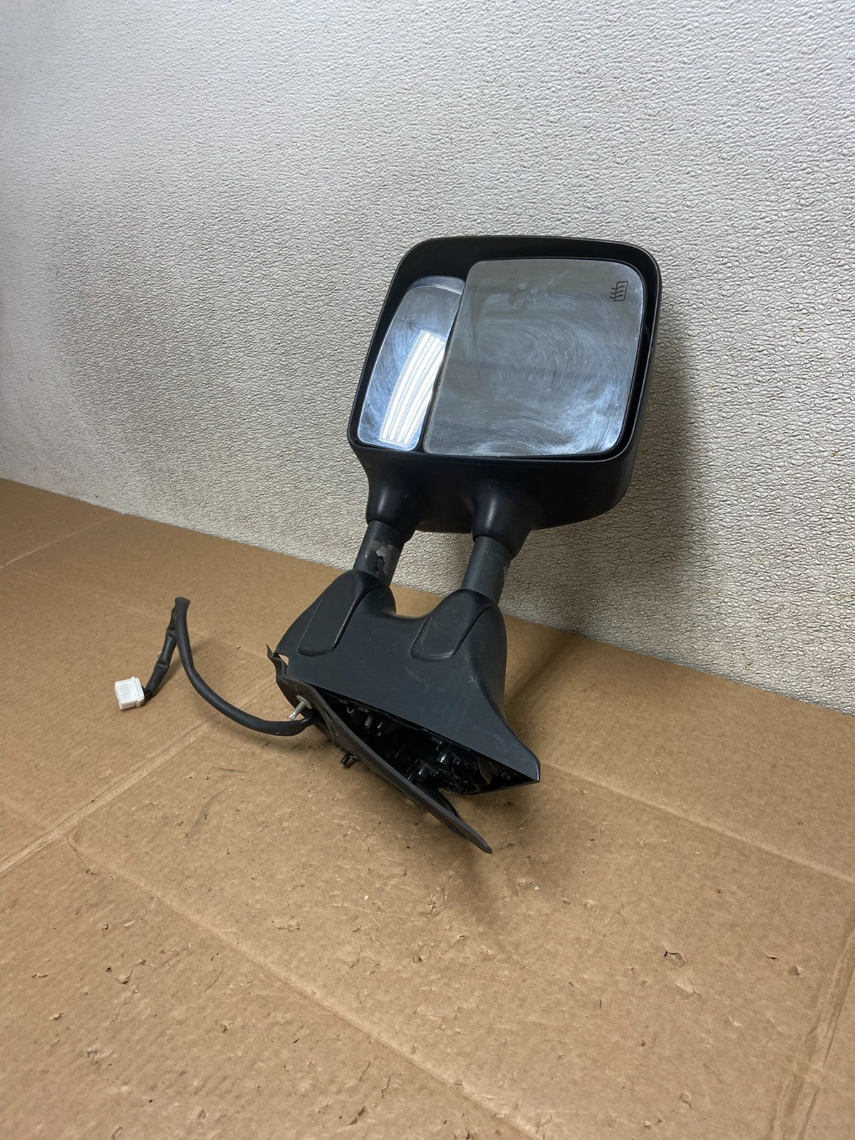 2004 to 2015 Nissan Titan SE Left Driver LH View Door Heated  Mirror Y8686 MS8