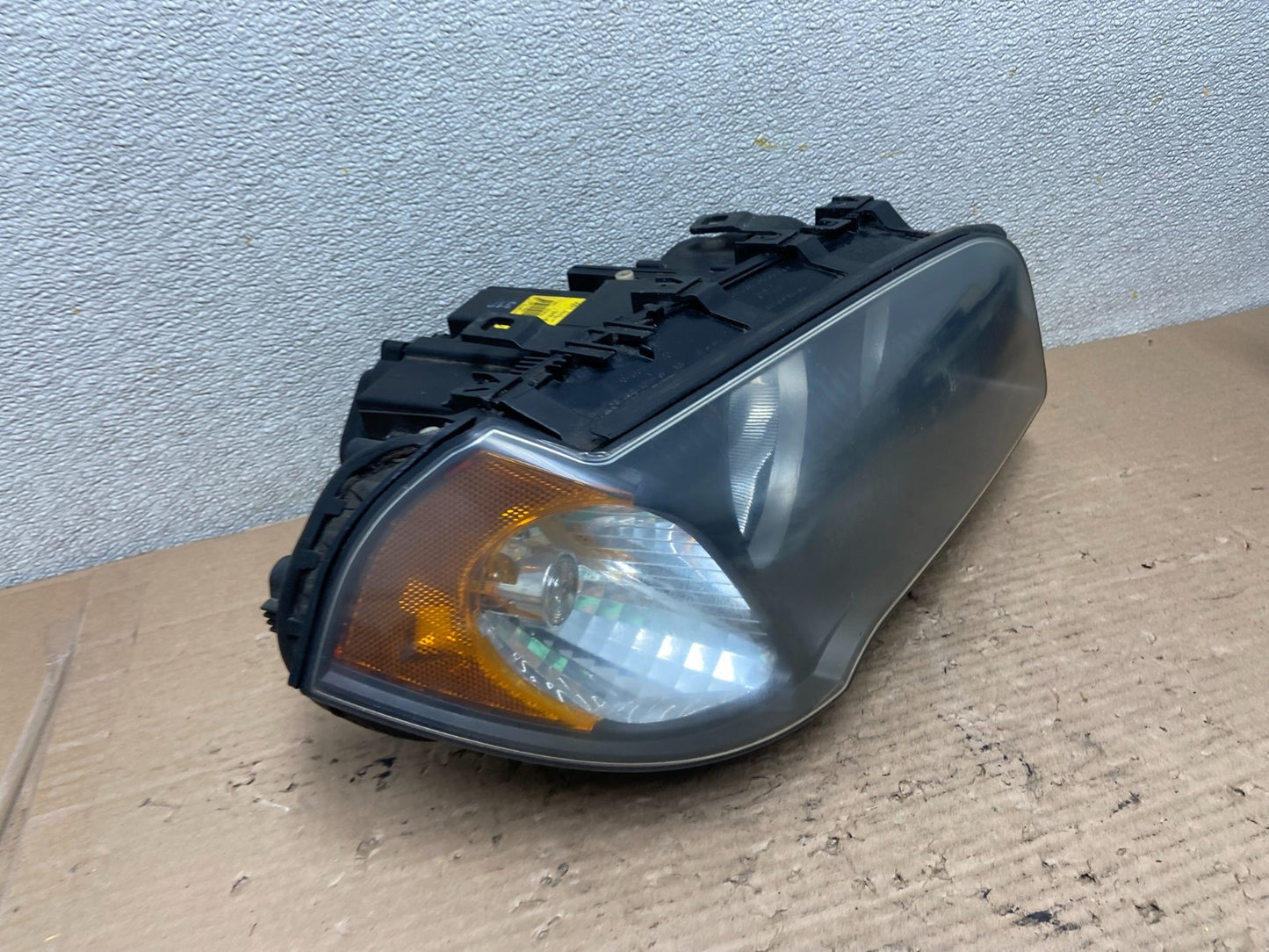2004 to 2006 Bmw X3 Right Passenger Rh Halogen Headlight OEM AA9510 DW2