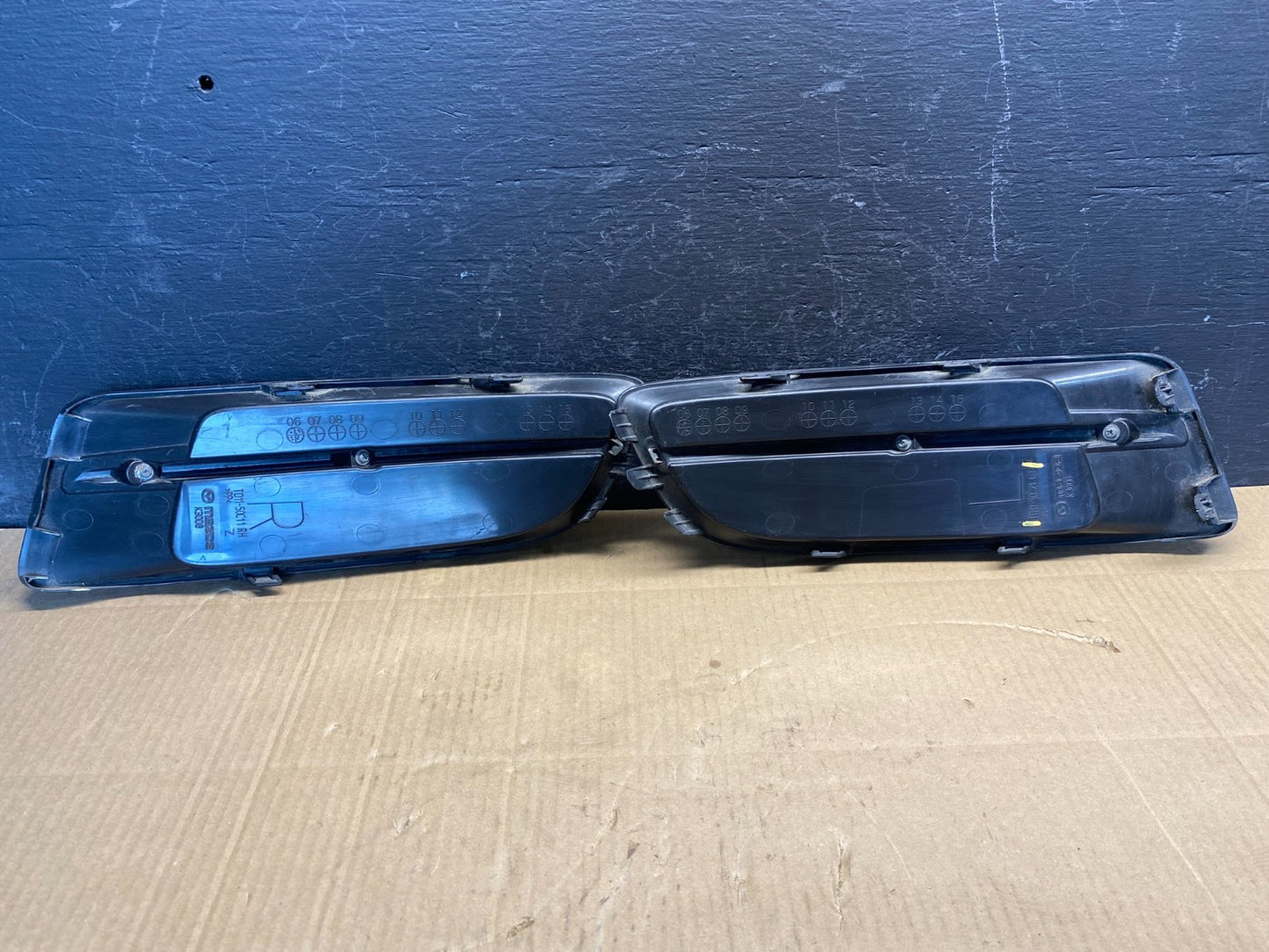 2007 - 2009 Mazda CX9 CX-9 Front Upper Grill Grille Emblem AD4895 DG3