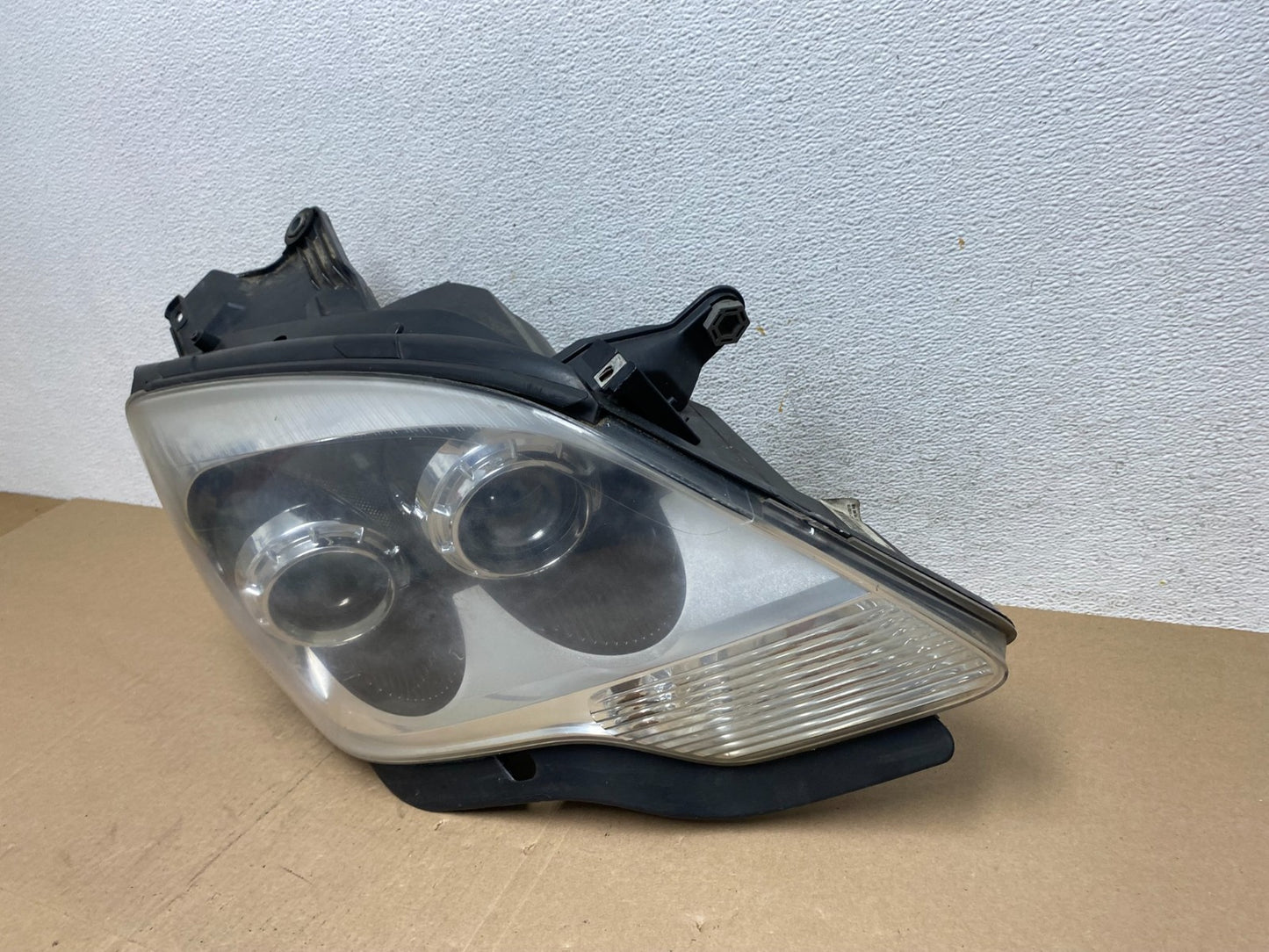 2007-2012 Gmc Acadia Xenon HID Headlight Right Passenger Side AE6661 DW1