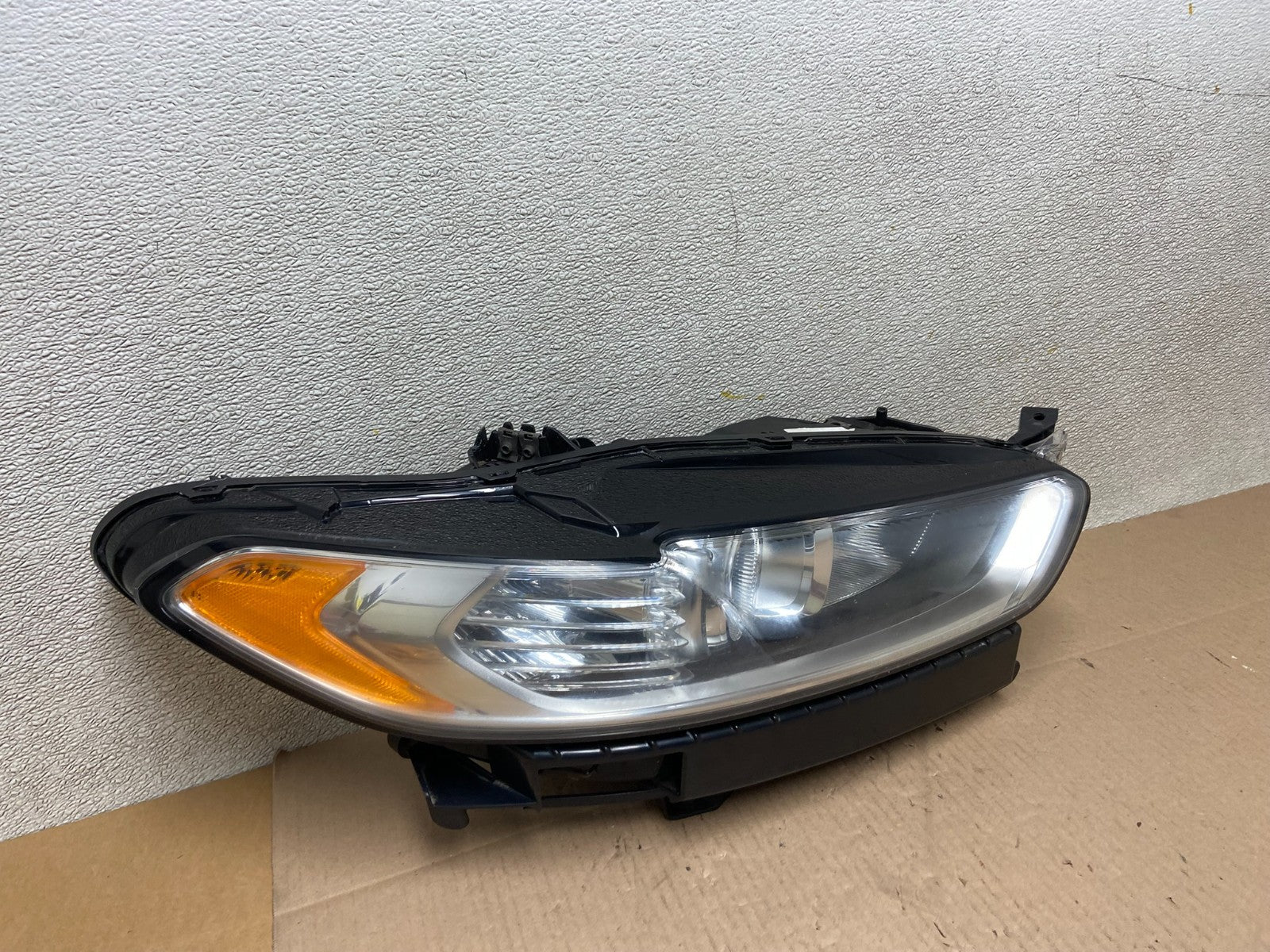 2013 to 2016 Ford Fusion Right Passenger Rh Side Headlight Z3904 DW2