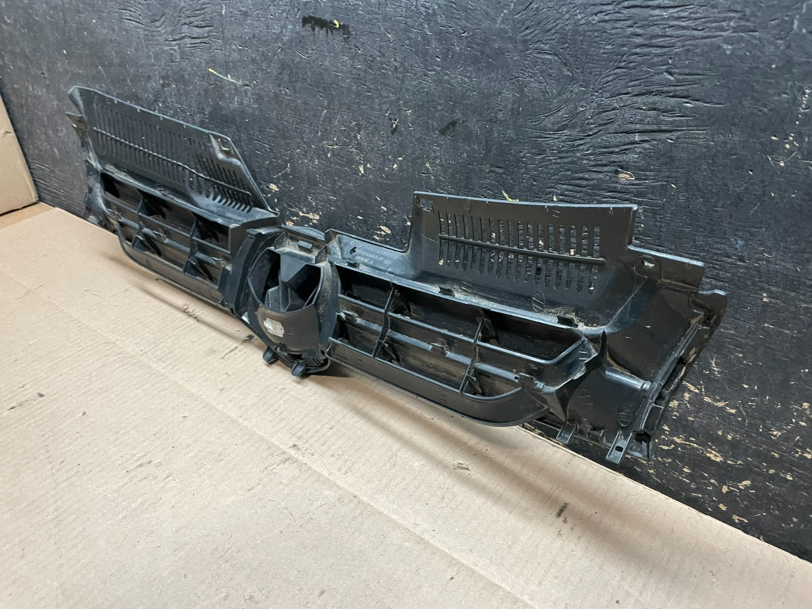 2004 to 2009 Volkswagen Golf MK5 Front Bumper Grill Grille 1k0853655 Z8418 DG9