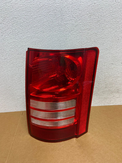 2008 - 2010 Chrysler Town And Country Right Passenger Tail Light AD8870 DW0