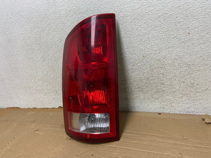 2002 to 2006 Dodge Ram 1500 Left Driver side Tail Light AG8140 LK2