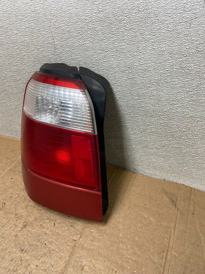 2001 2002 Subaru Forester Left Driver LH Side Tail Light AA4172 DW1