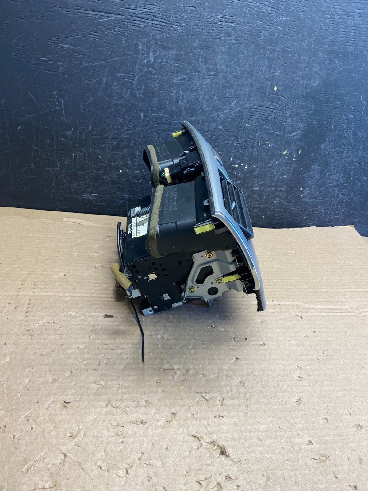 2004 to 2006 Lexus ES330 Es300 Radio Screen Receiver CD Air Vent AF2676 DG1