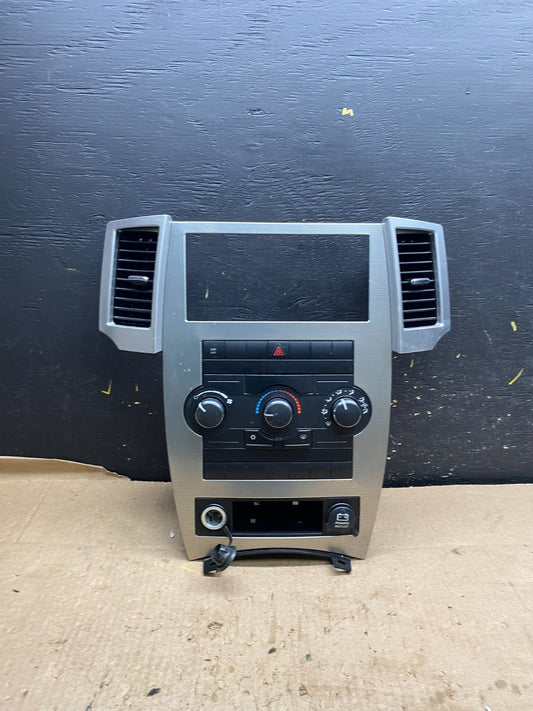 2008 2009 2010 Jeep Commander Grand Cherokee A/C Climate Control Bezel Z1907 DG0