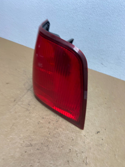 2003 to 2006 Lincoln Navigator Right Passenger Side Tail Light Oem AC3251 DW1