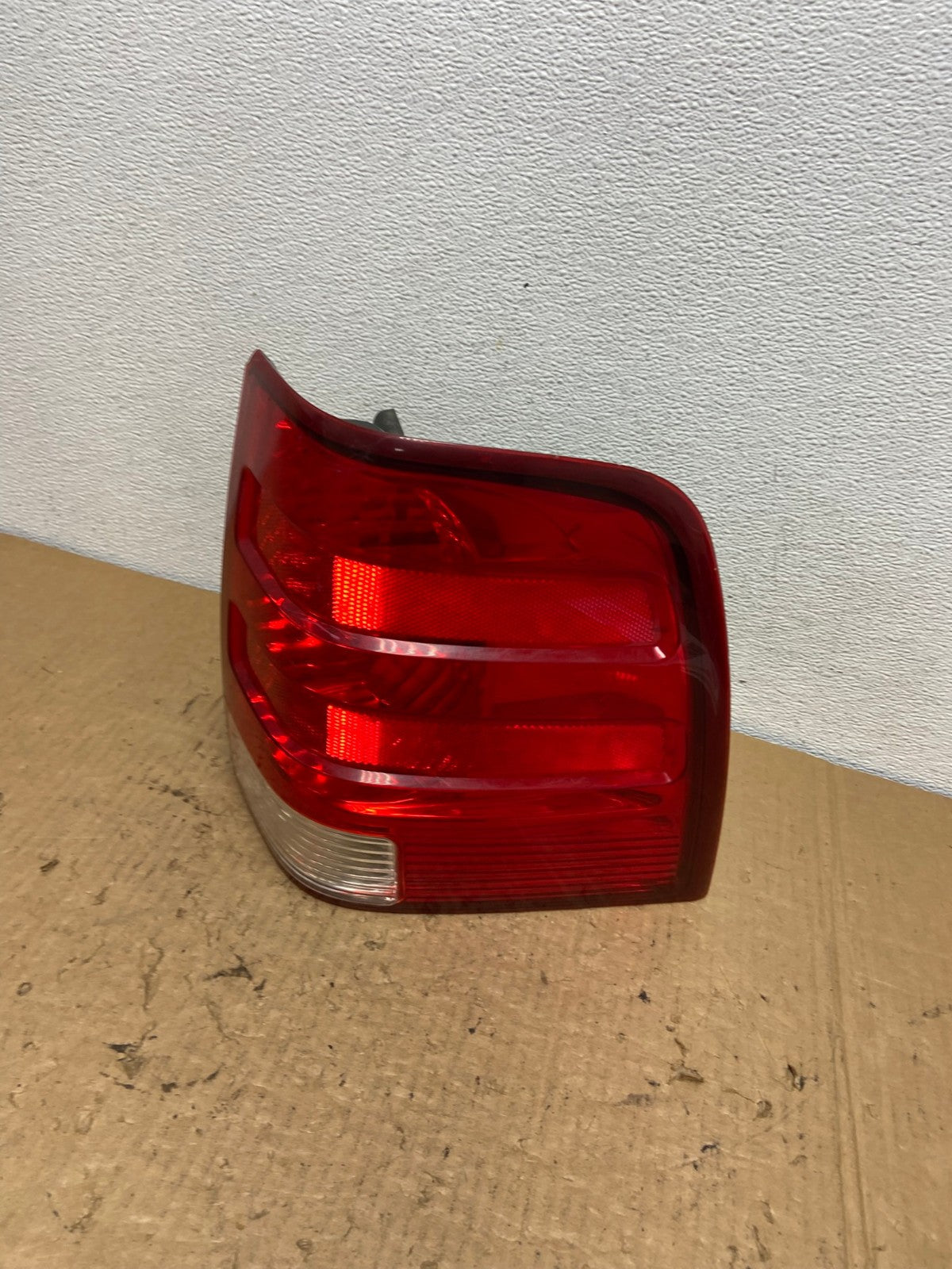 2003 2004 2005 2006 Ford Expedition Right Passenger Rh Tail light AC8276 LK0