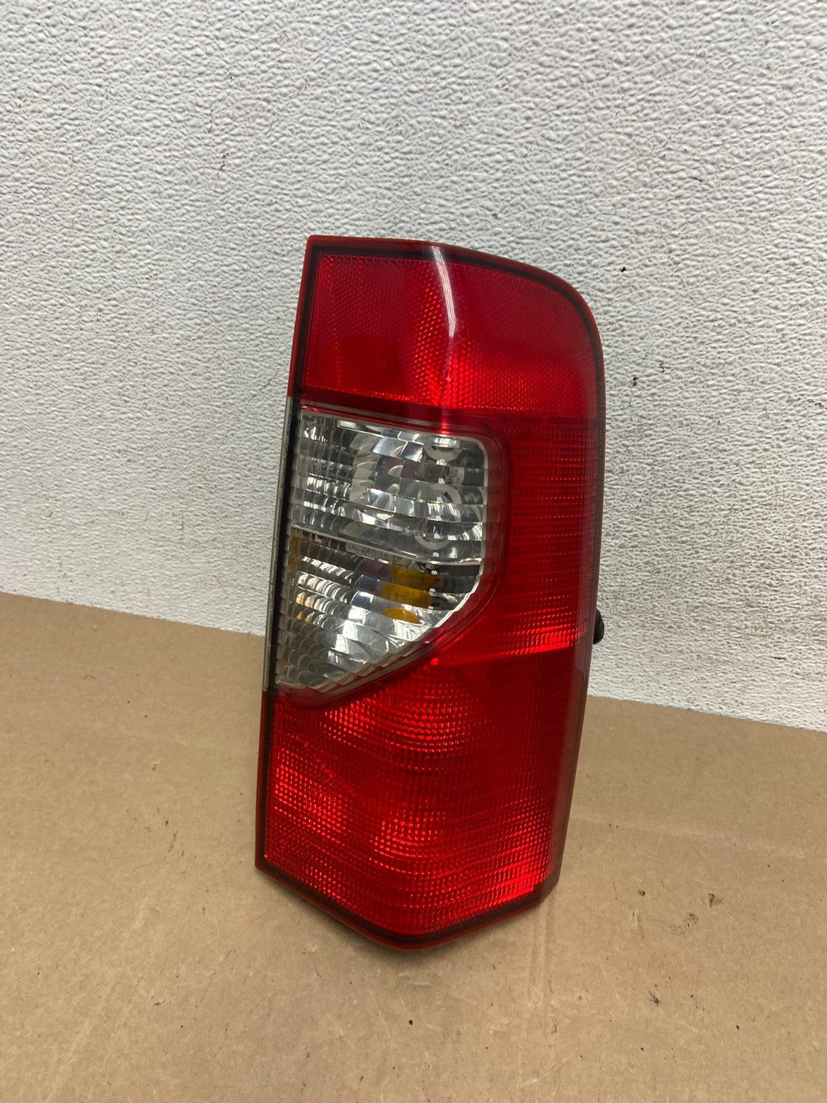 2002 2003 2004 Nissan Xterra Right Passenger RH Side Tail Light AE4981 LK0
