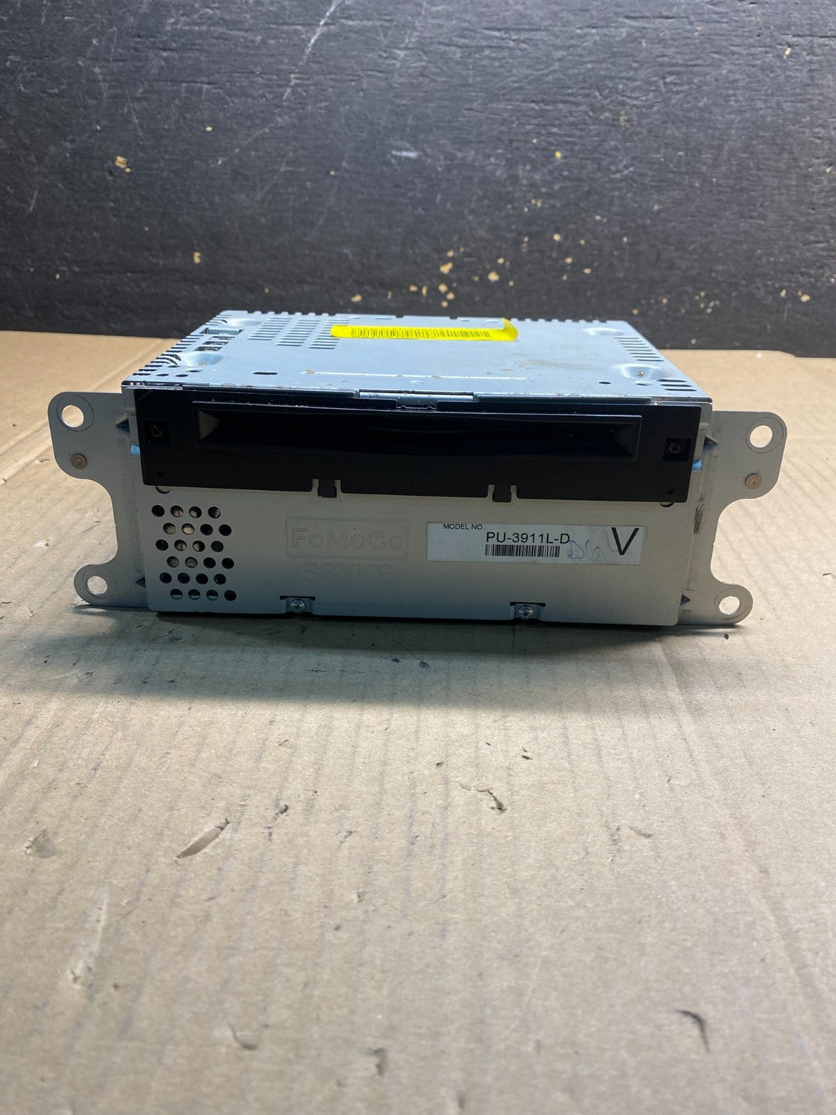 2014 to 2015 Ford Explorer Audio Equipment Radio Receiver AM FM CD AB2685 DG0