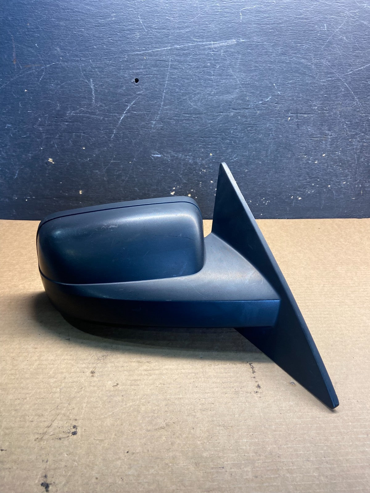 2005 to 2009 Ford Mustang Passenger Right Side View Mirror OEM Z9076 MS0