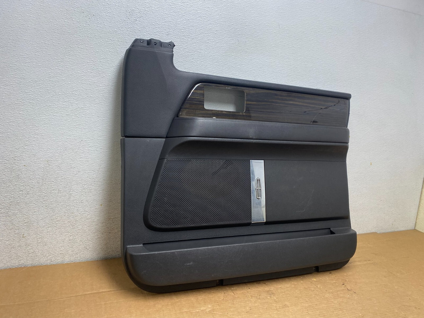 2007-2015 Lincoln Navigator Right Passenger Front Door Panel OEM M6896 DG2
