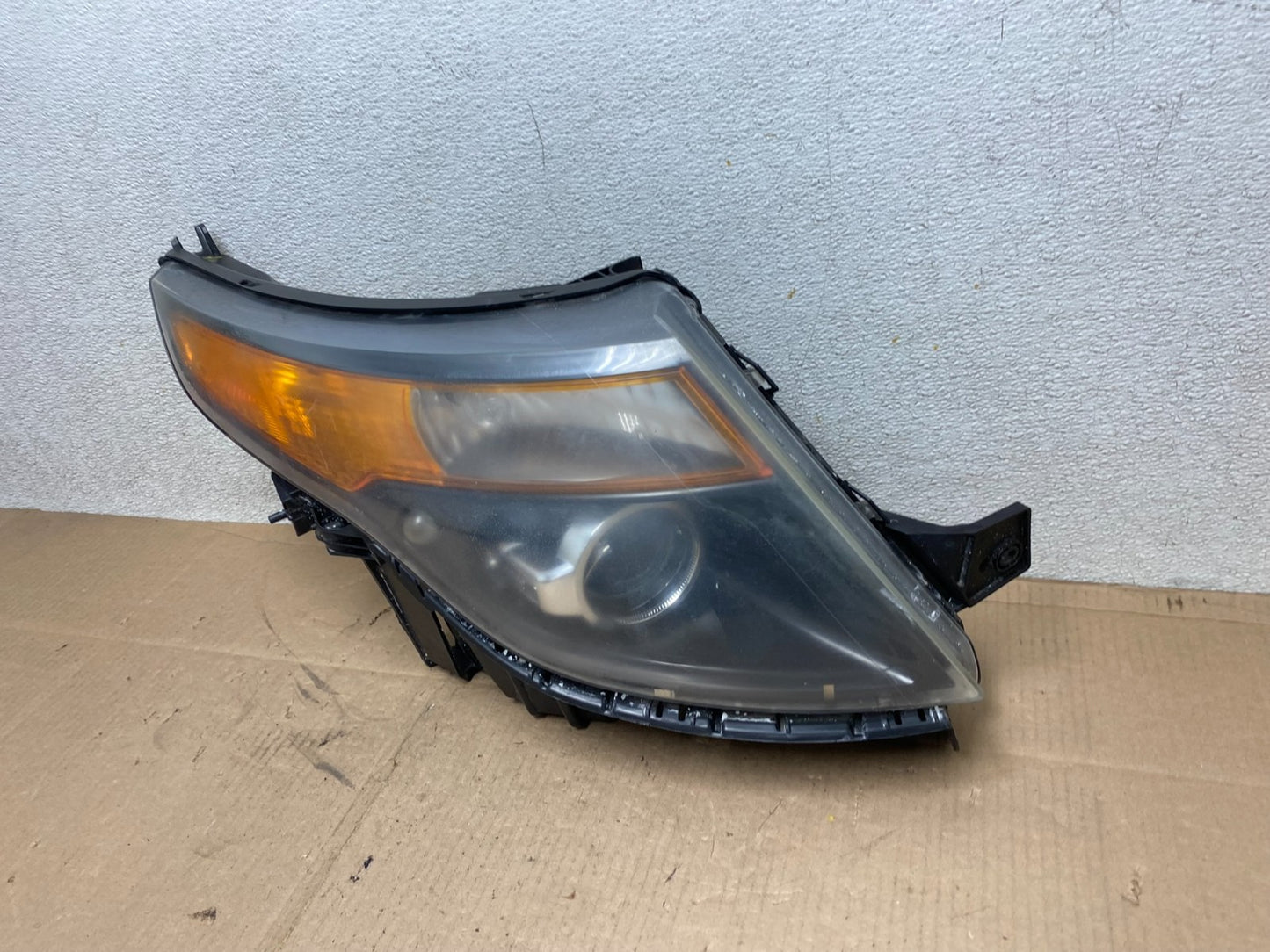 2011 to 2015 Ford Explorer Police Right Passenger Halogen Headlight Oem R7483 DW1