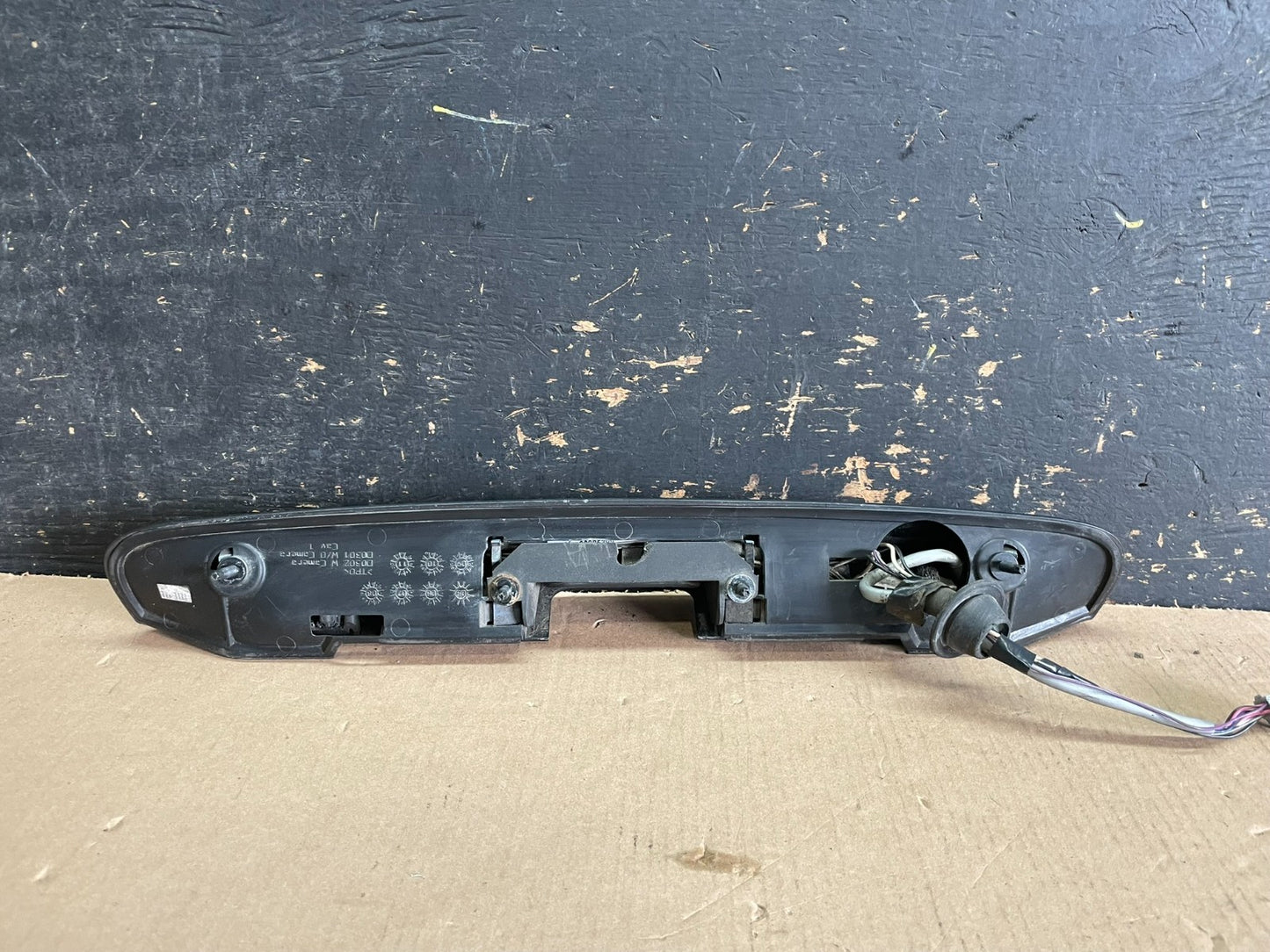 2008-2012 Buick Enclave Trunk Lid Finish Panel Moulding w/ Camera OEM AA1963 DG6
