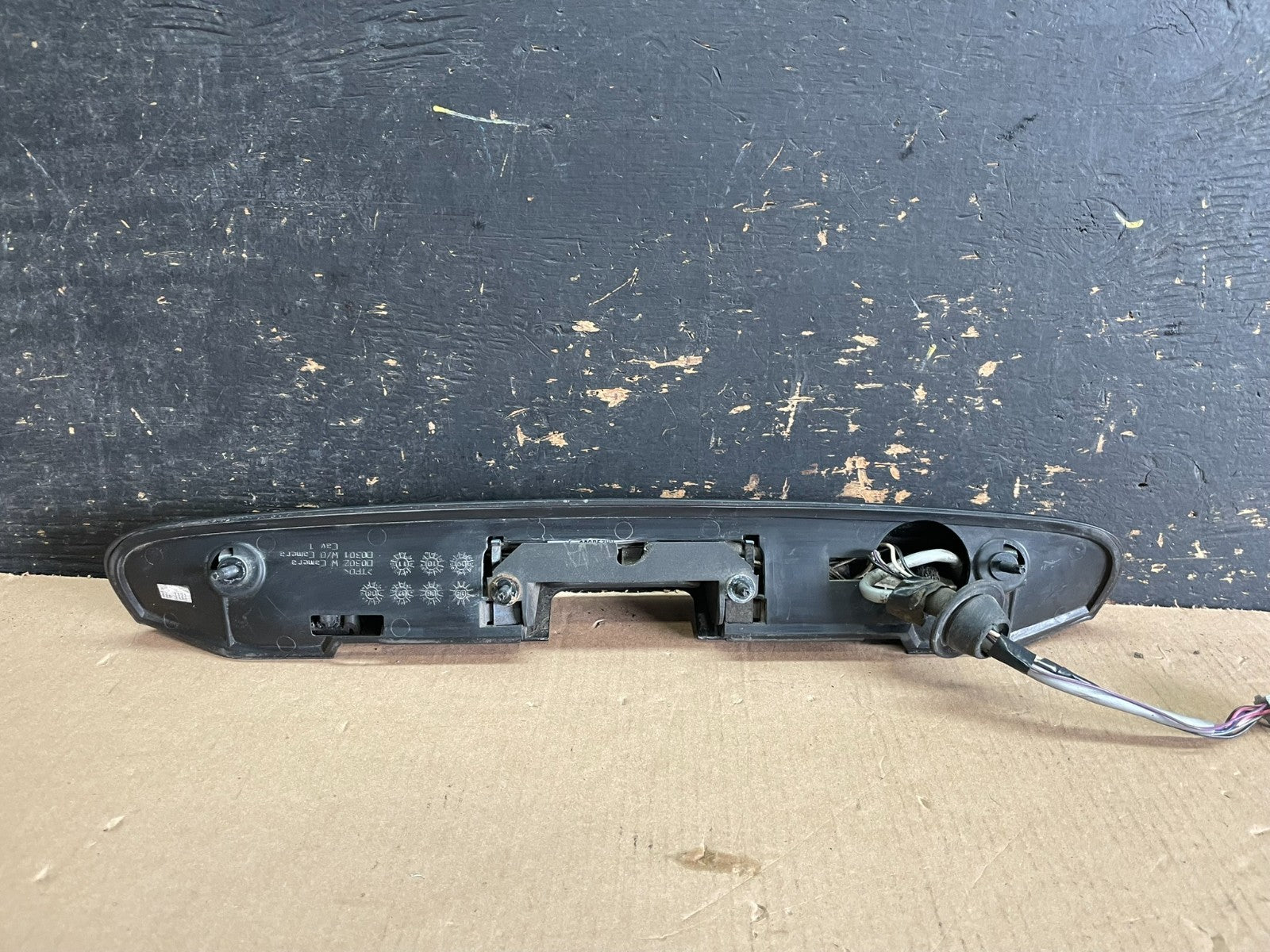 2008-2012 Buick Enclave Trunk Lid Finish Panel Moulding w/ Camera OEM AA1963 DG6