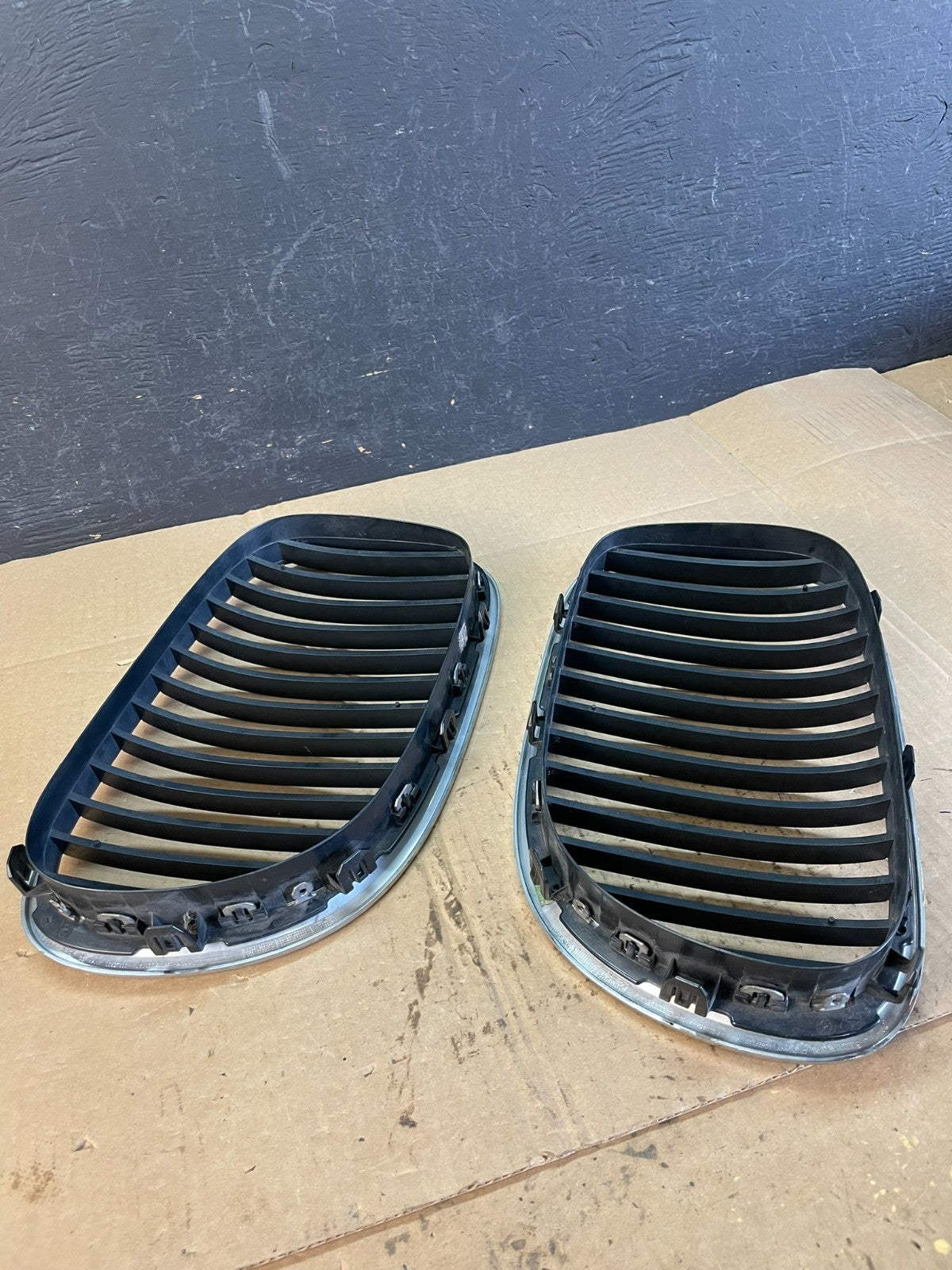 2008 to 2013 BMW E92 E93 325i 328i 335i Front Grille Left+Right AC54254