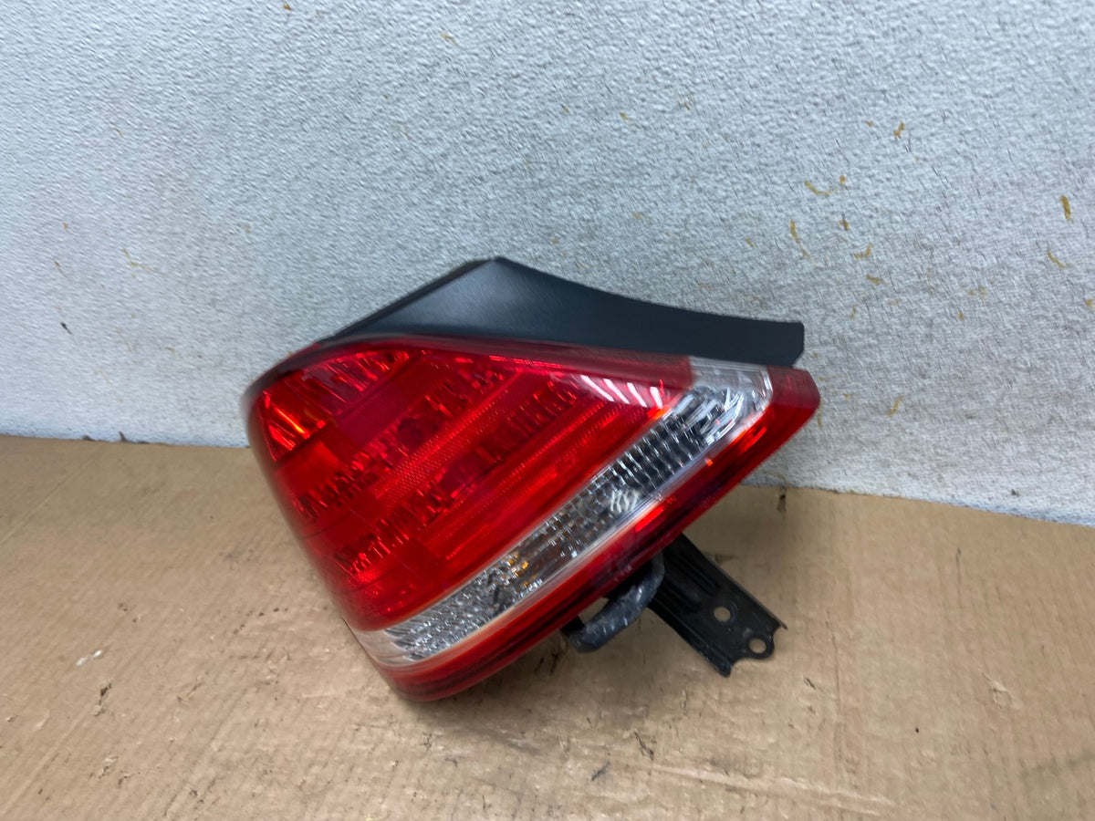 2005-2010 Toyota Avalon Left Driver Lh Side Tail Light DEPO AI8033 LK1