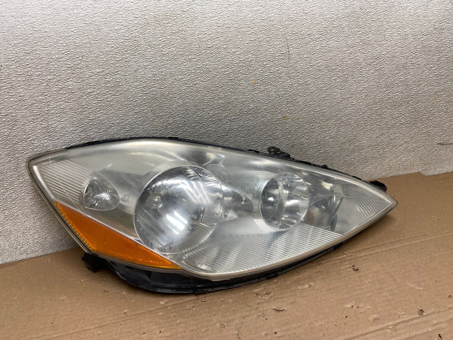 2006 to 2010 Toyota Sienna Right Passenger Rh Side Headlight Halogen AB1361 DW0