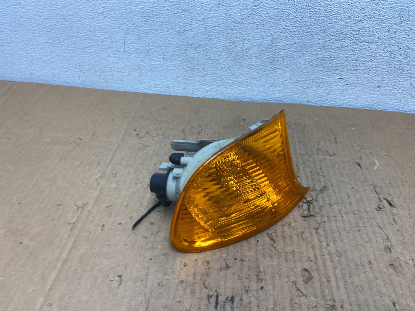 2000 to 2003 BMW 325Ci 330Ci E46 Coupe Right Passenger Turn Signal AD2522 DW2