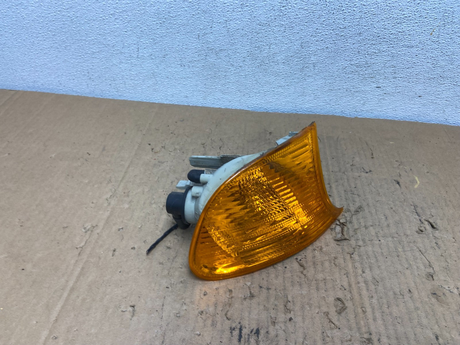 2000 to 2003 BMW 325Ci 330Ci E46 Coupe Right Passenger Turn Signal AD2522 DW2