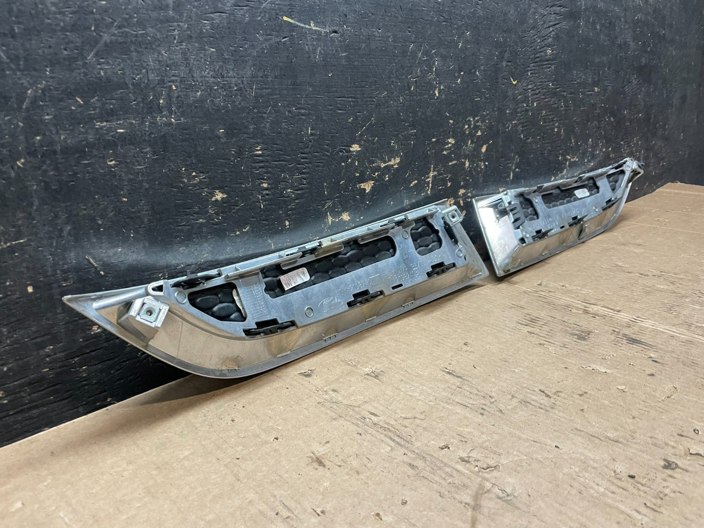 2013 to 2016 GMC Acadia Right+Left Set Upper Bumper Grille Cover OEM Z6002 DG6