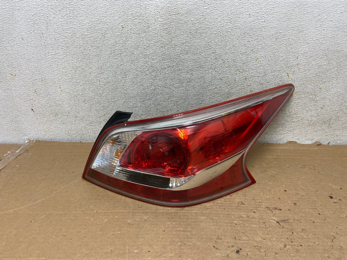 2013 2014 2015 Nissan Altima Right Passenger RH Side Tail Light AH8975 LK0