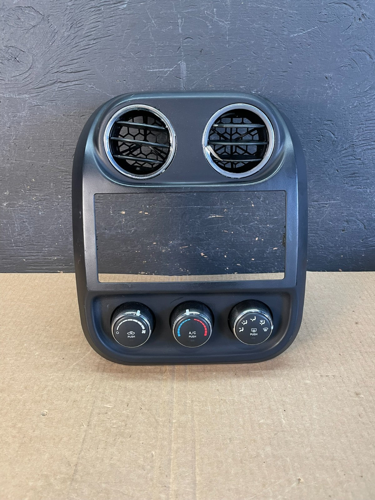 2011 to 2017 Jeep Compass Dash Climate Temperature Control Radio Bezel AF3645 DW0