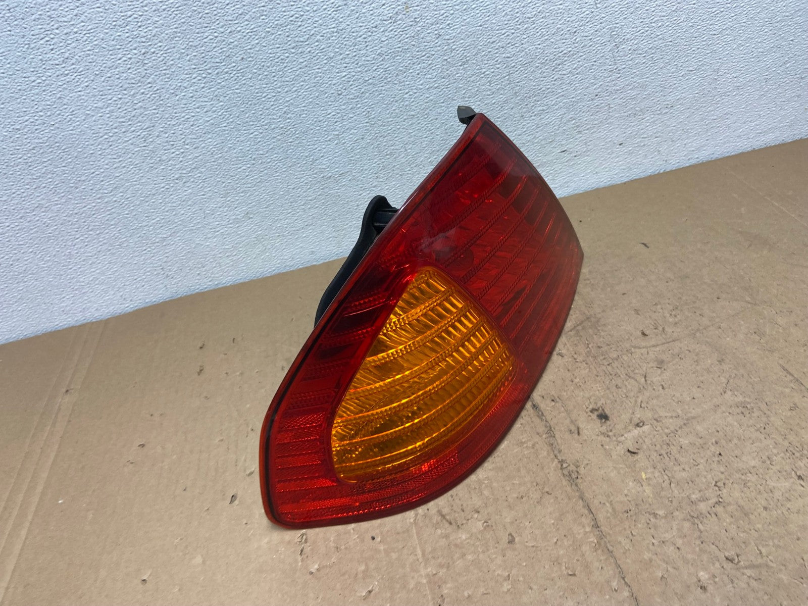 2000 2001 2002 Toyota Avalon Left Driver Side Tail Light AC7191 LK2