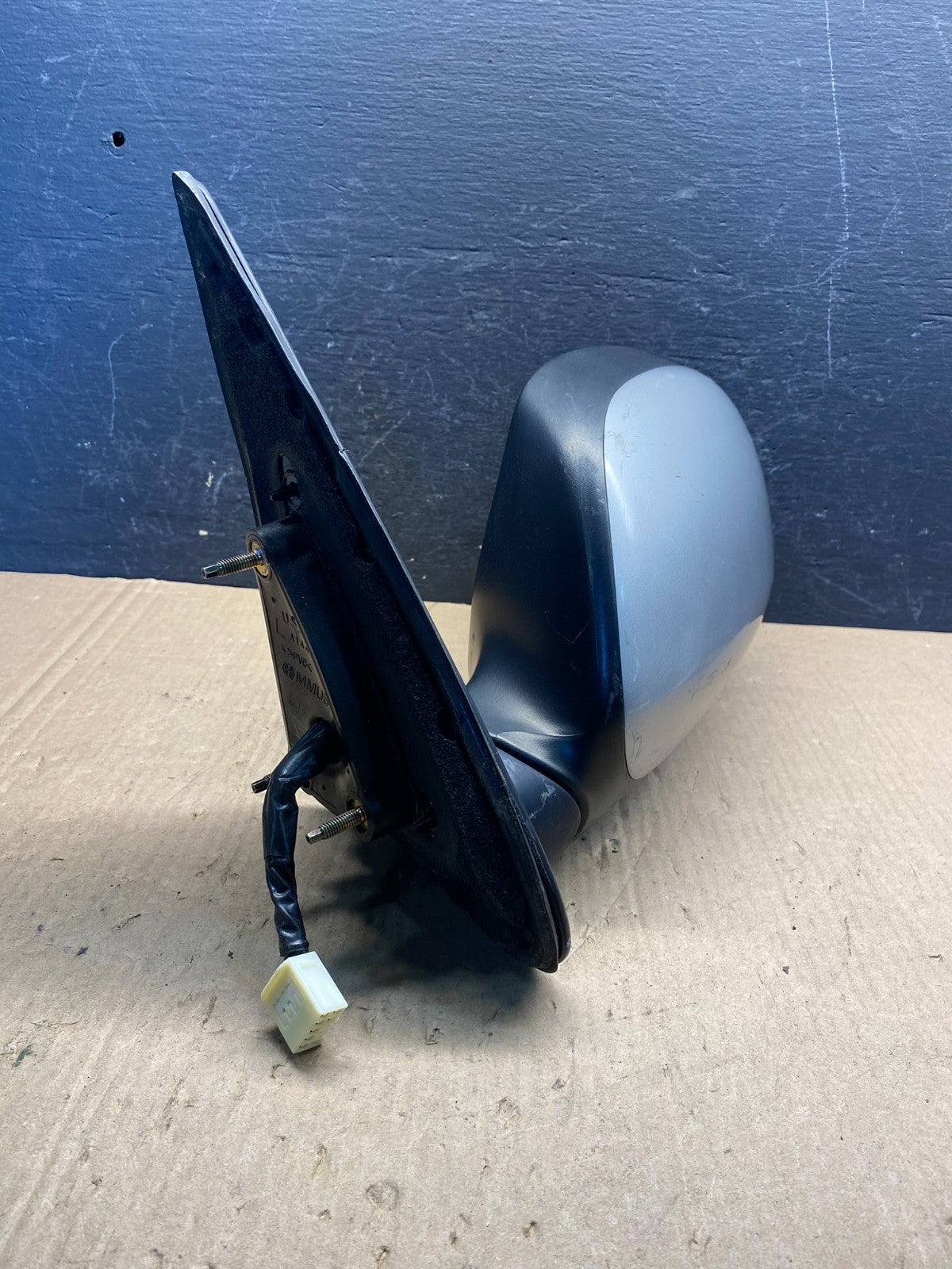 2001 to 2006 Toyota Sequoia Left Driver View Door Mirror AE7653 DW1