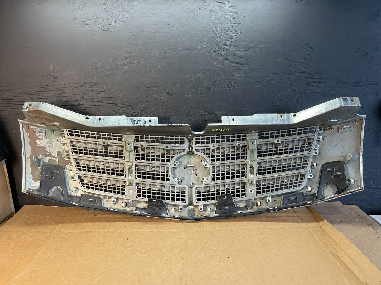 2007-2014 Cadillac Escalade Front Upper Grille Grill AE0791 DG3