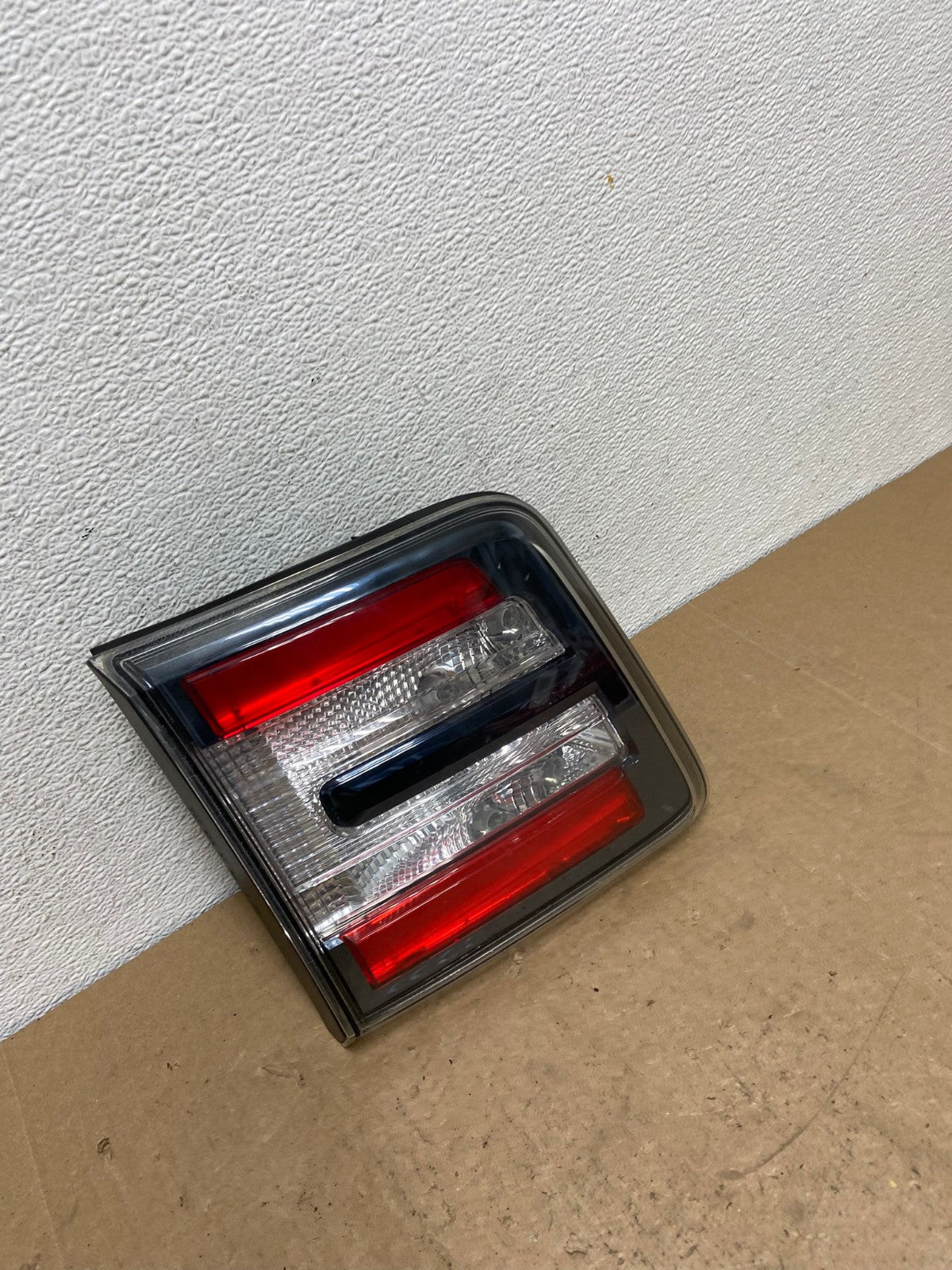 2013 to 2016 GMC Acadia Left Driver LH Side Inner Tail Light AD0999 LK2