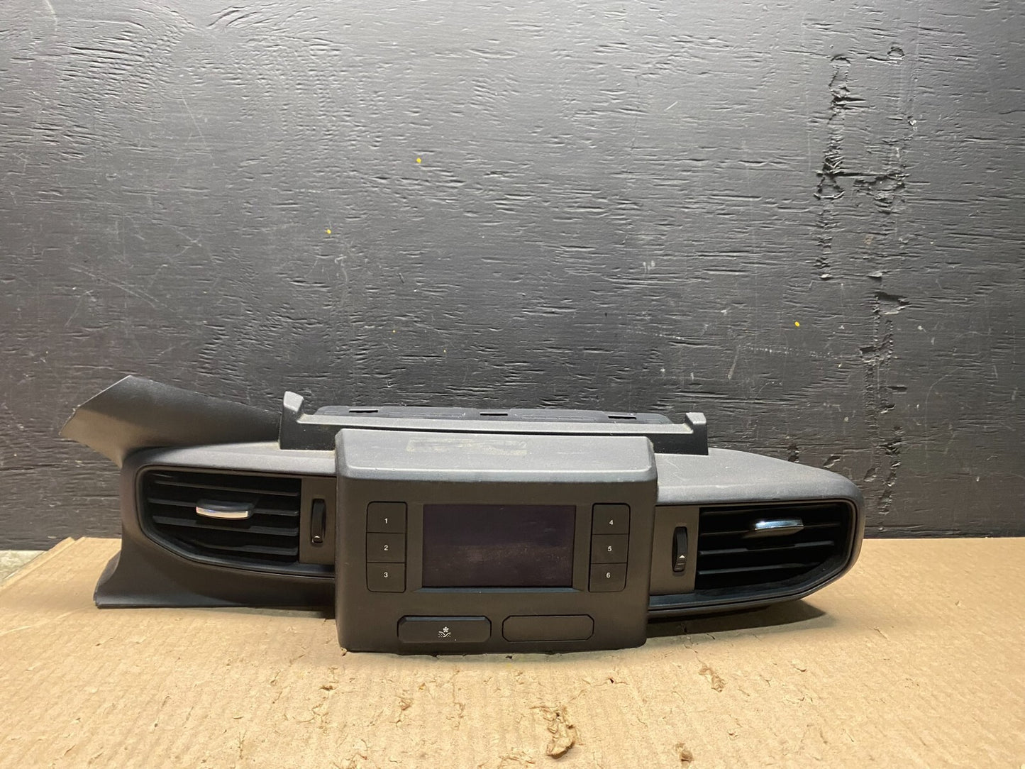 2020 to 2023 Ford Explorer Console Radio Display Screen Air Vents F8979 DG10