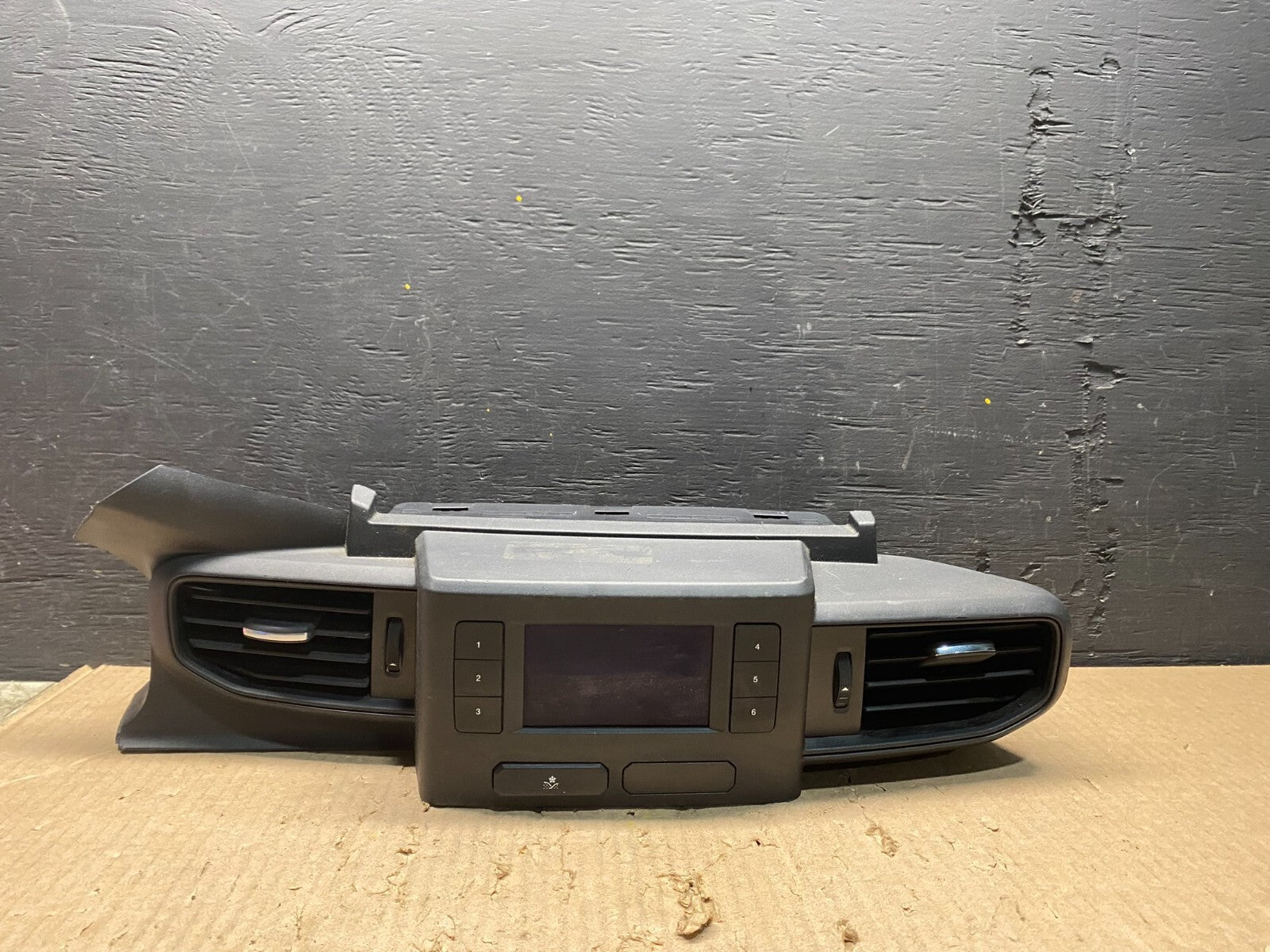 2020 to 2023 Ford Explorer Console Radio Display Screen Air Vents F8979 DG10