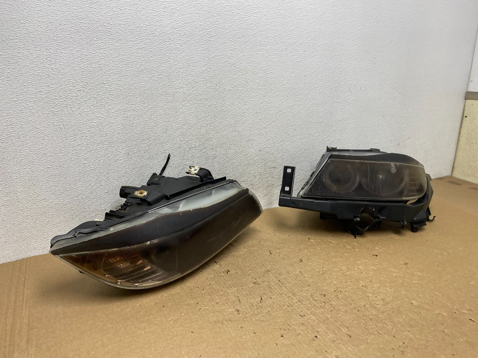 2009-2011 BMW 3 Series 328i 4/D Sedan Headlights Halogen Left+Right Side AF81182
