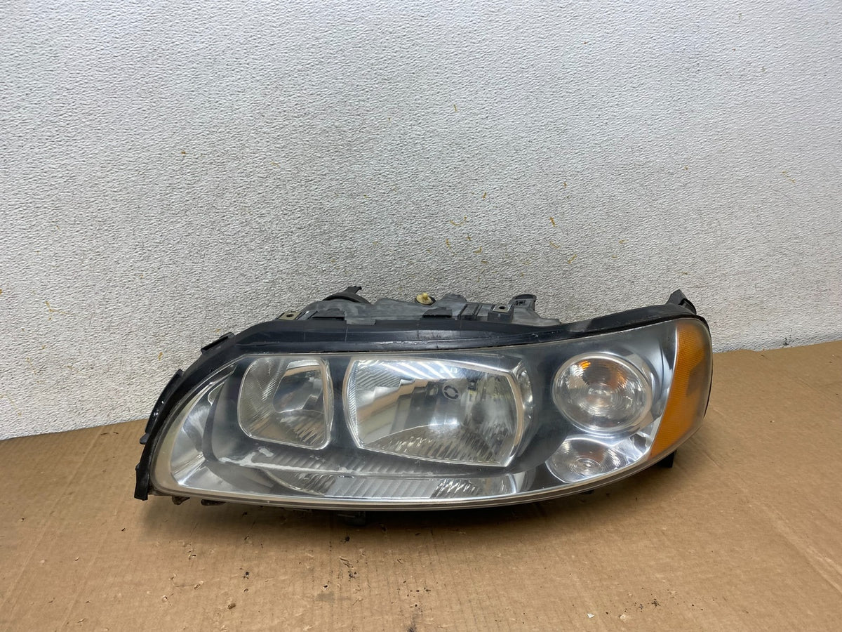 2005 to 2007 Volvo XC70 V70 Left Halogen Driver Side Headlight AI8819 DW0