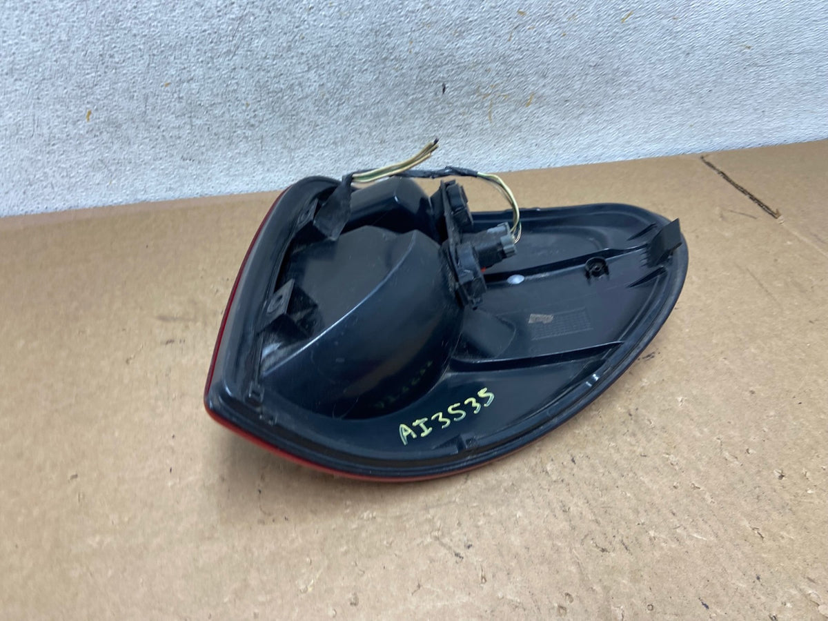 2004 to 2007 Dodge Grand Caravan Left Driver Lh Tail Light AI3535 LK4