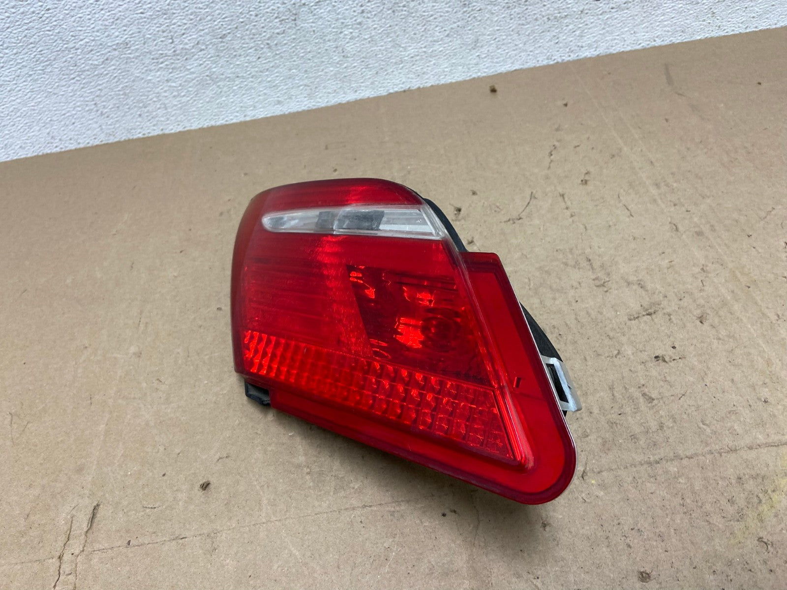 2006 - 2008 BMW 7-Series 750li 760li Left Driver Inner Tail Light AE69001