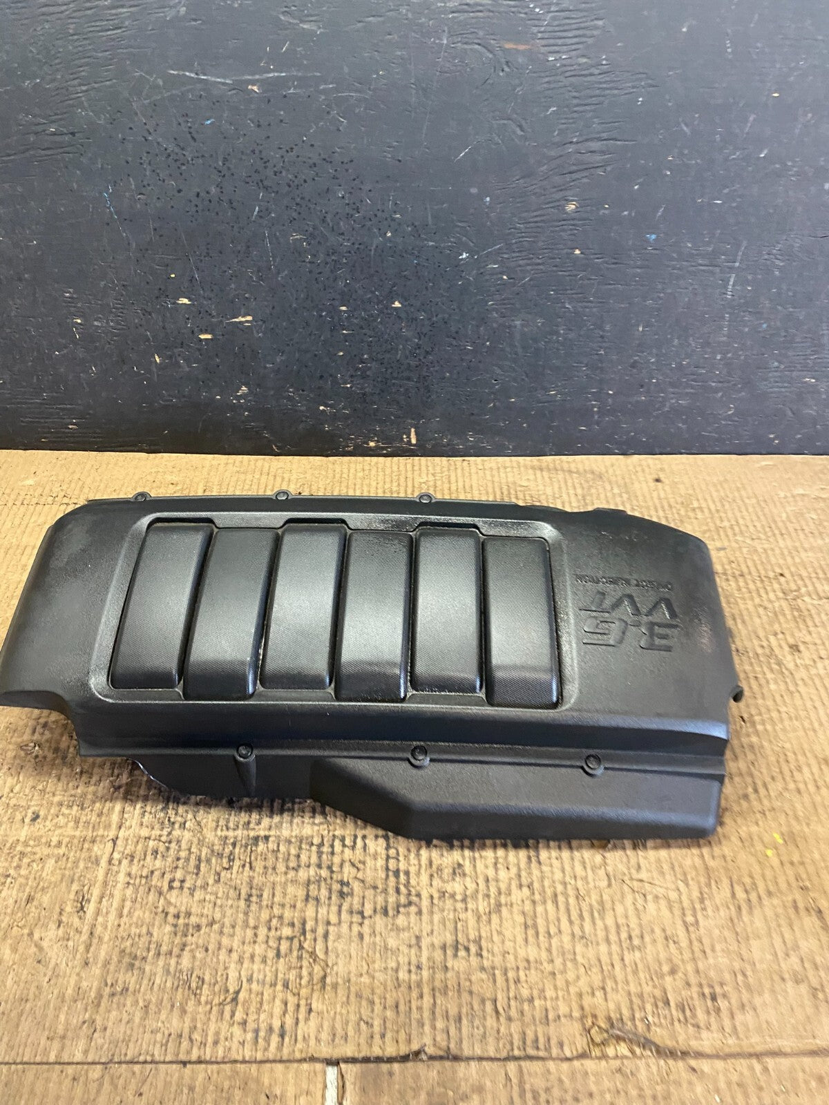 2007 to 2012 GMC Acadia 3.6L VVT Engine Cover Shield N1976 PS1